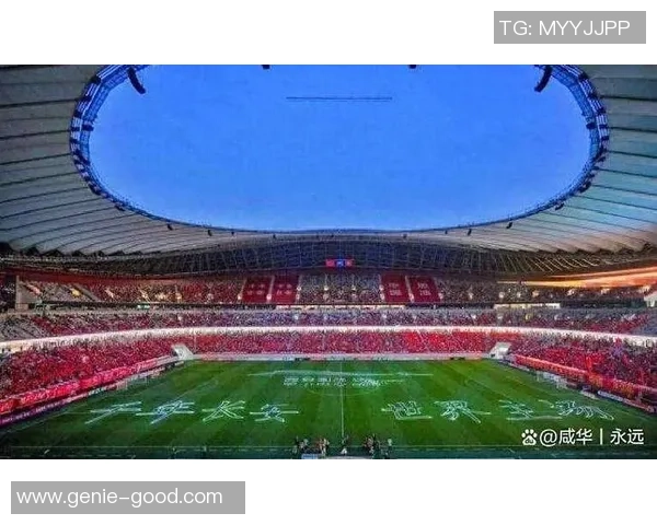 《足球巨星震撼登场精彩瞬间全记录燃爆全场》