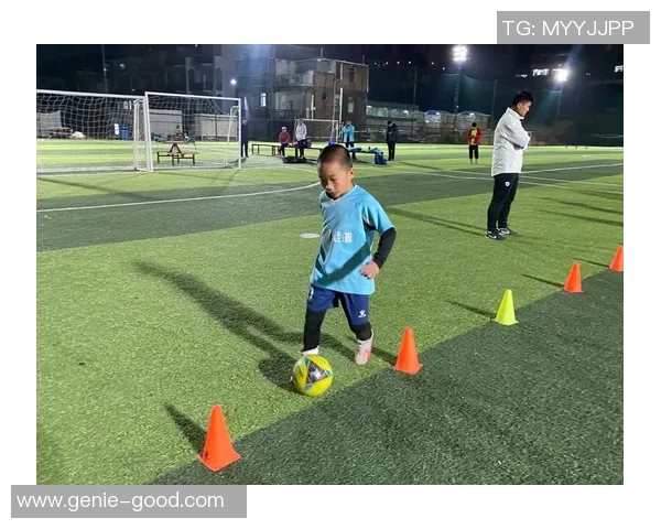 足球球星与孩子们的温馨互动瞬间：爱与梦想的传递与共鸣