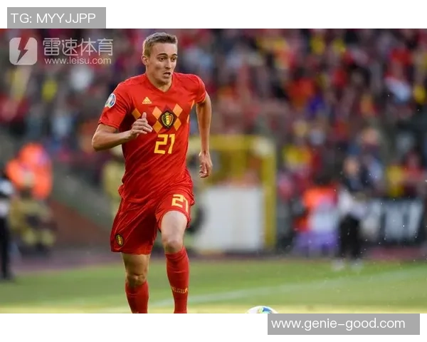 车载足球巨星模型展示 打造足球迷专属的座驾风采